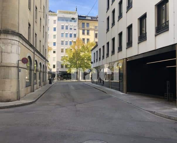 À louer : Parking place-moto Genève - Ref : 261046.61510 | Naef Immobilier